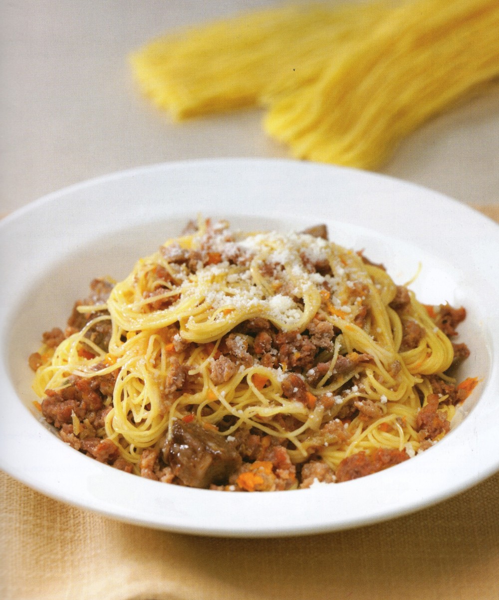 Παραδοσιακό spaghetti di Campofilone al ragù